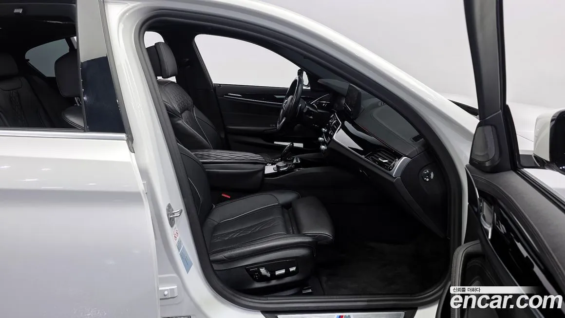 BMW 5-Series 2023 из KR, фото 8