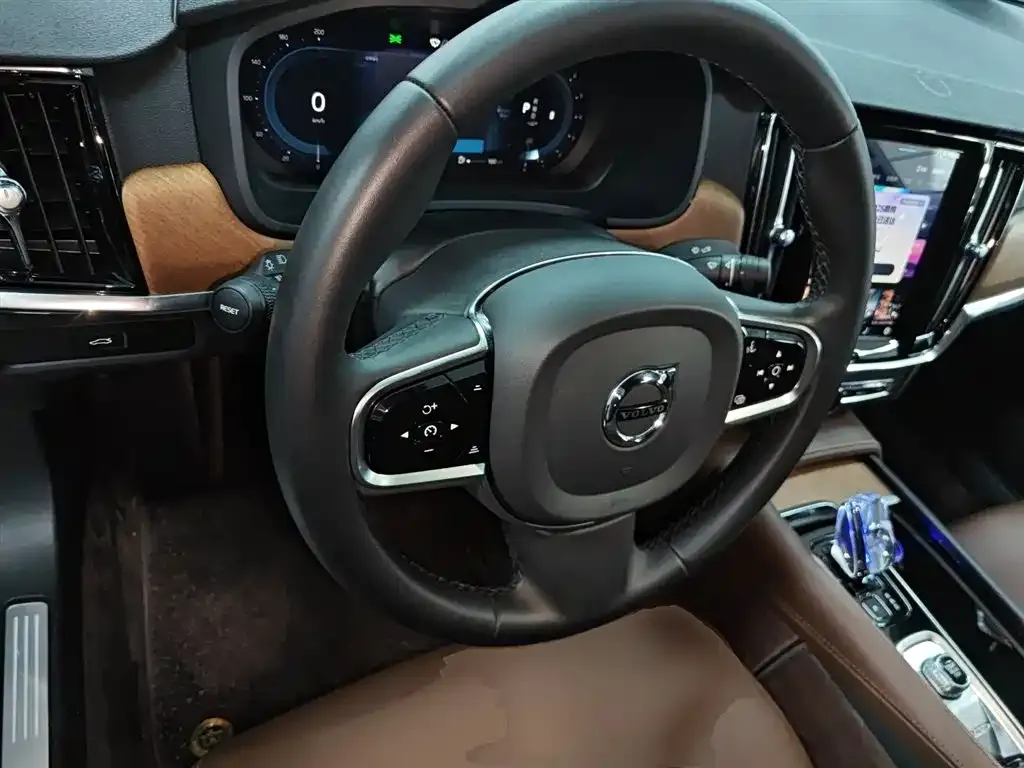 Volvo S90 — фото 3