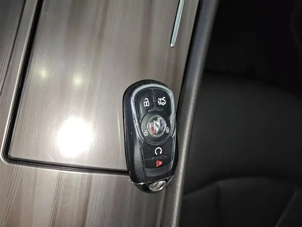 Buick LaCrosse 2022 из CN, фото 2
