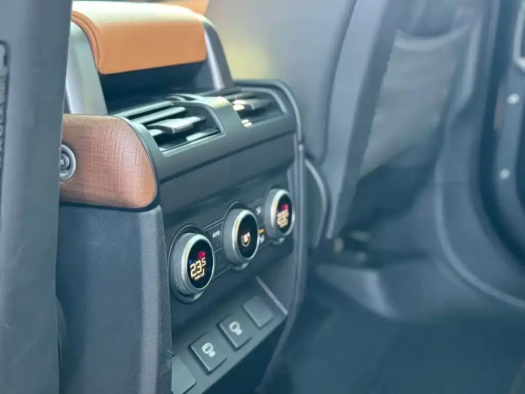 Land Rover Defender — фото 10