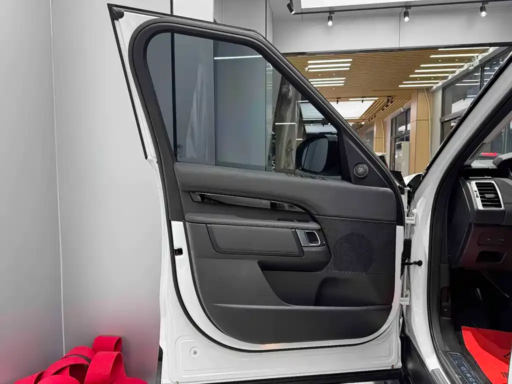 Land Rover Discovery 2023 из CN, фото 9
