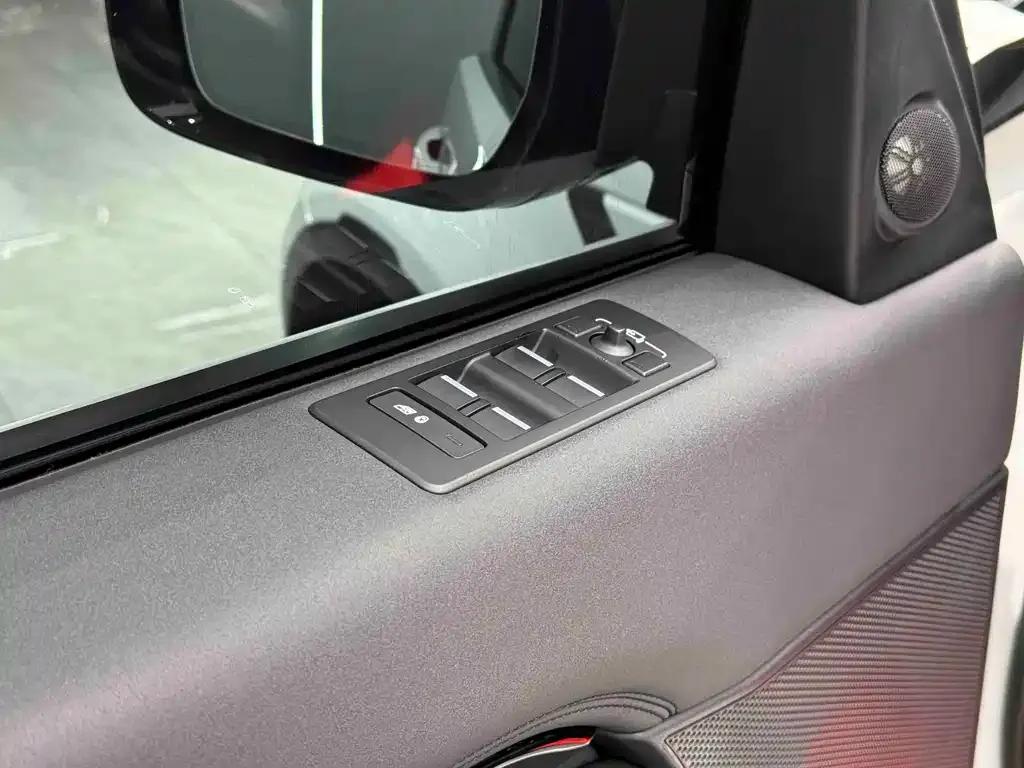 Land Rover Discovery 2023 из CN, фото 8