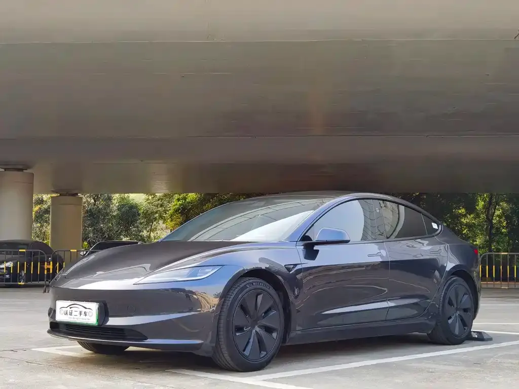 Tesla Model 3 — фото 1