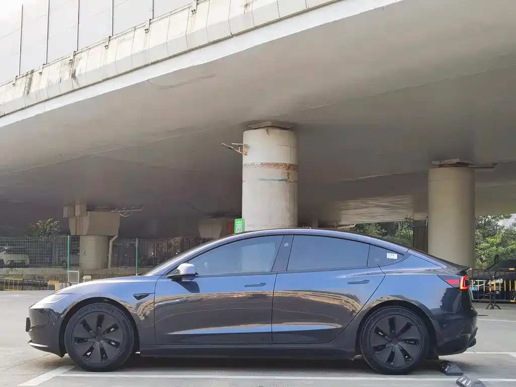 Tesla Model 3 — фото 4