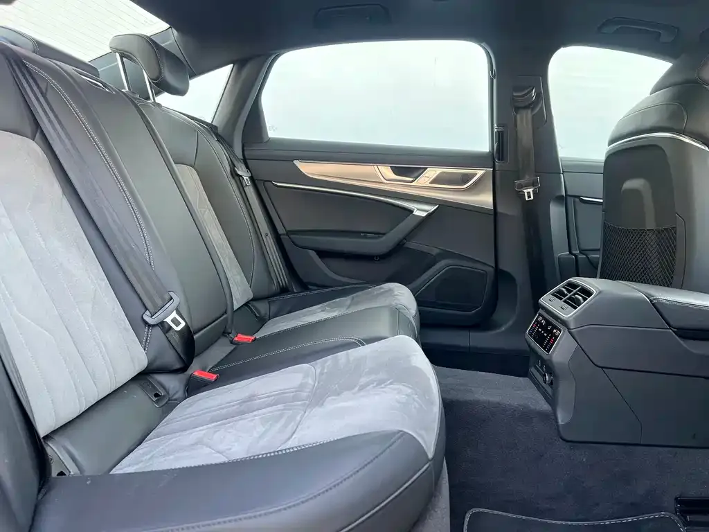 Audi A6L 2025 из CN, фото 4