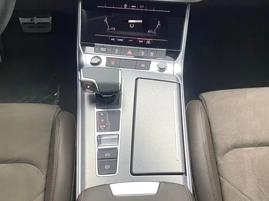Audi A7L — фото 8