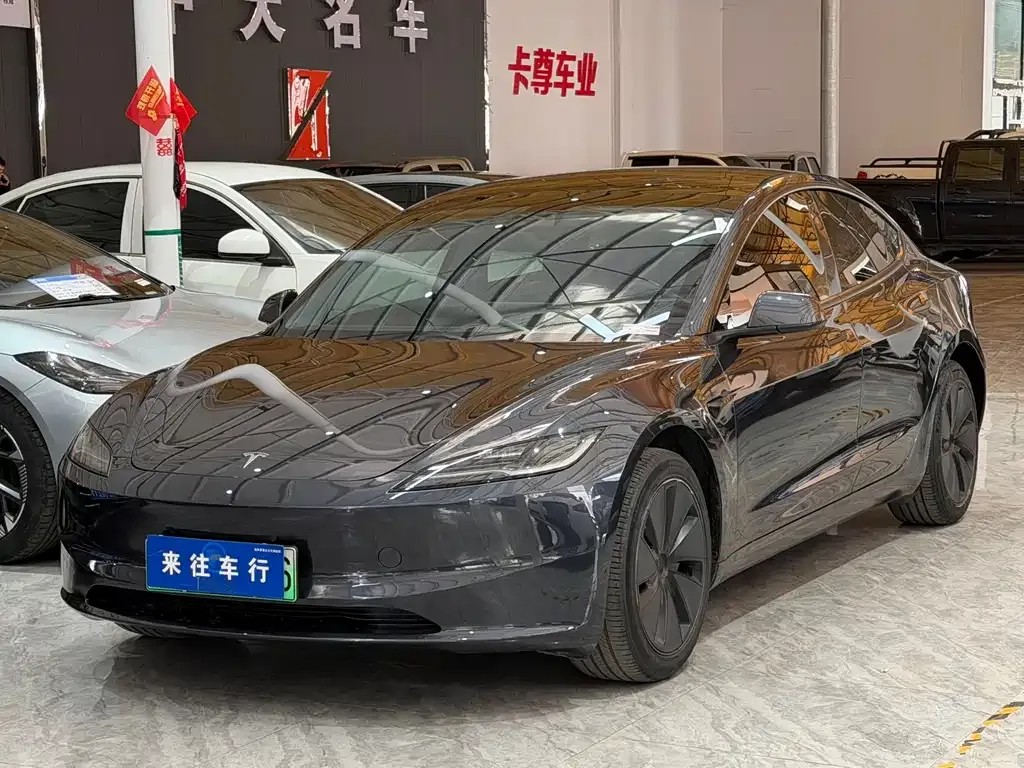 Tesla Model 3 — фото 1