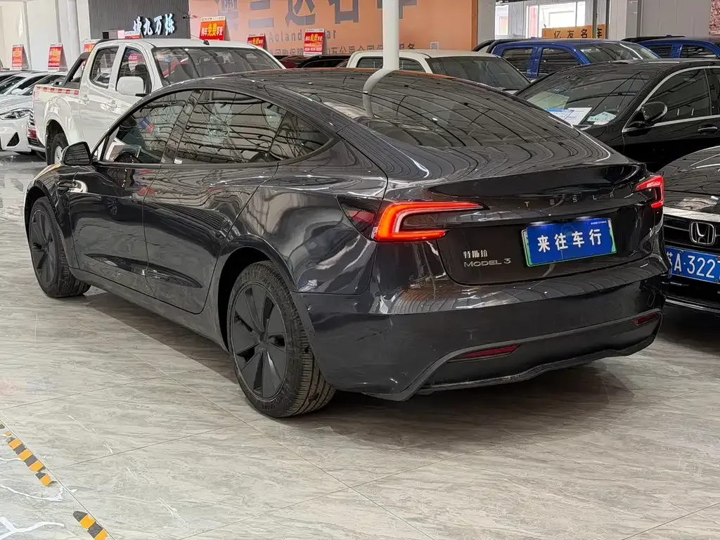 Tesla Model 3 — фото 10