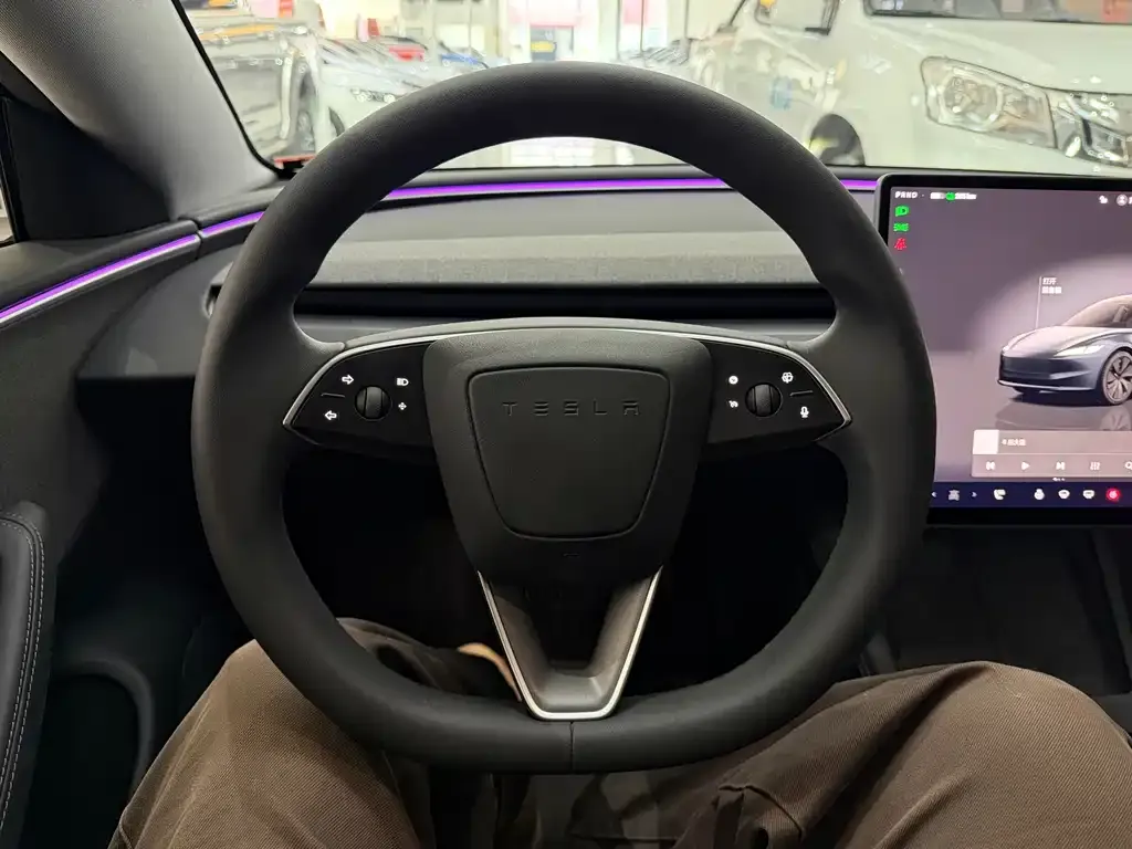 Tesla Model 3 — фото 8