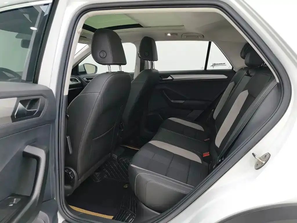 Volkswagen T-Roc 2023 из CN, фото 9
