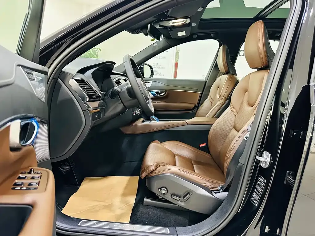 Volvo XC90 — фото 10