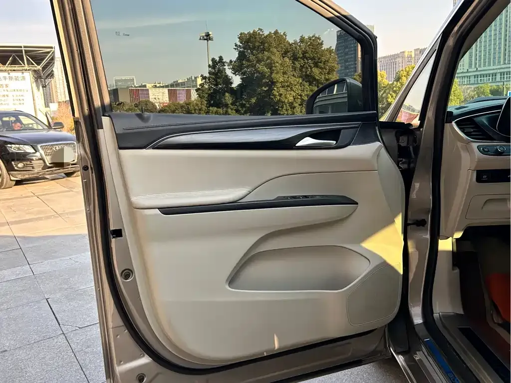 Buick GL8 2022 из CN, фото 3