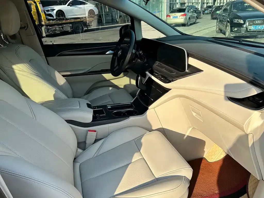 Buick GL8 2022 из CN, фото 2