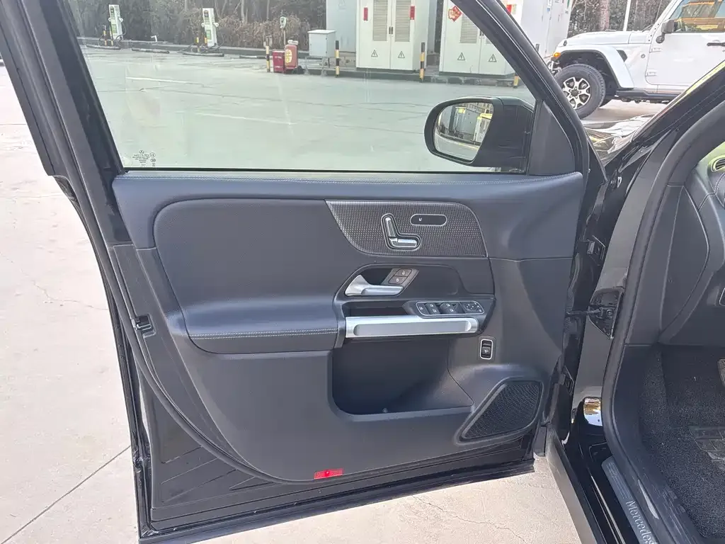 Mercedes-Benz EQB 2023 из CN, фото 2