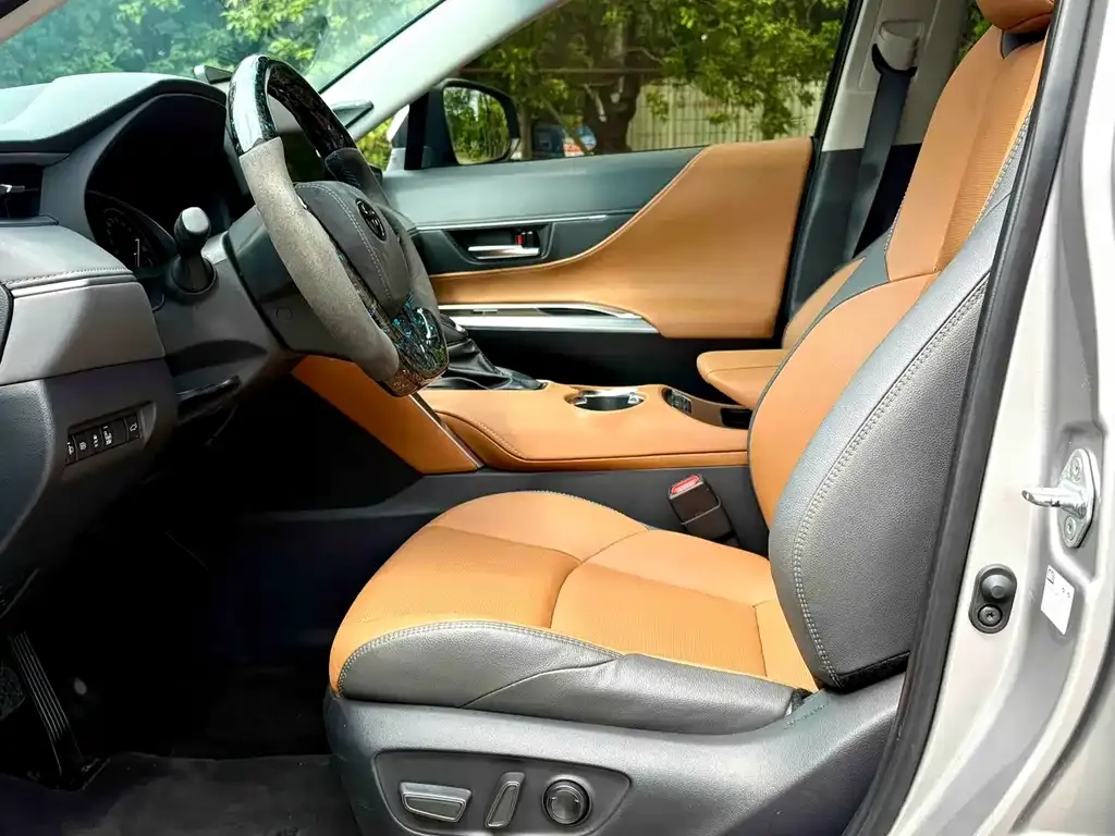 Toyota Venza 2023 из CN, фото 2