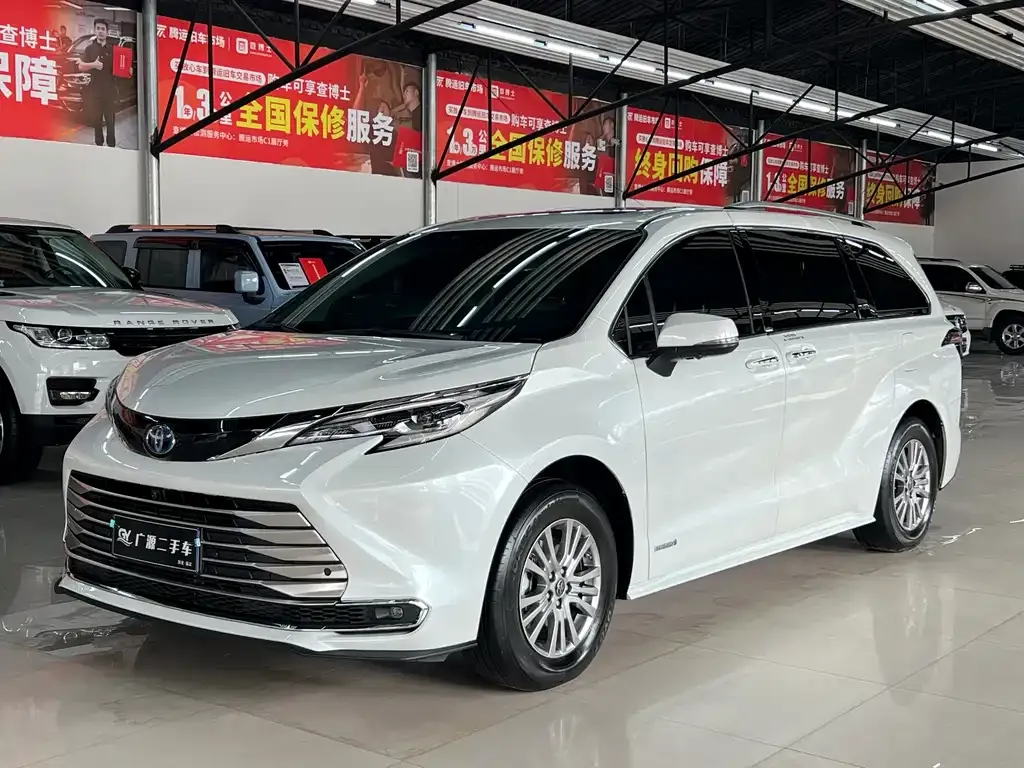 Toyota Sienna 2023 из CN, фото 1