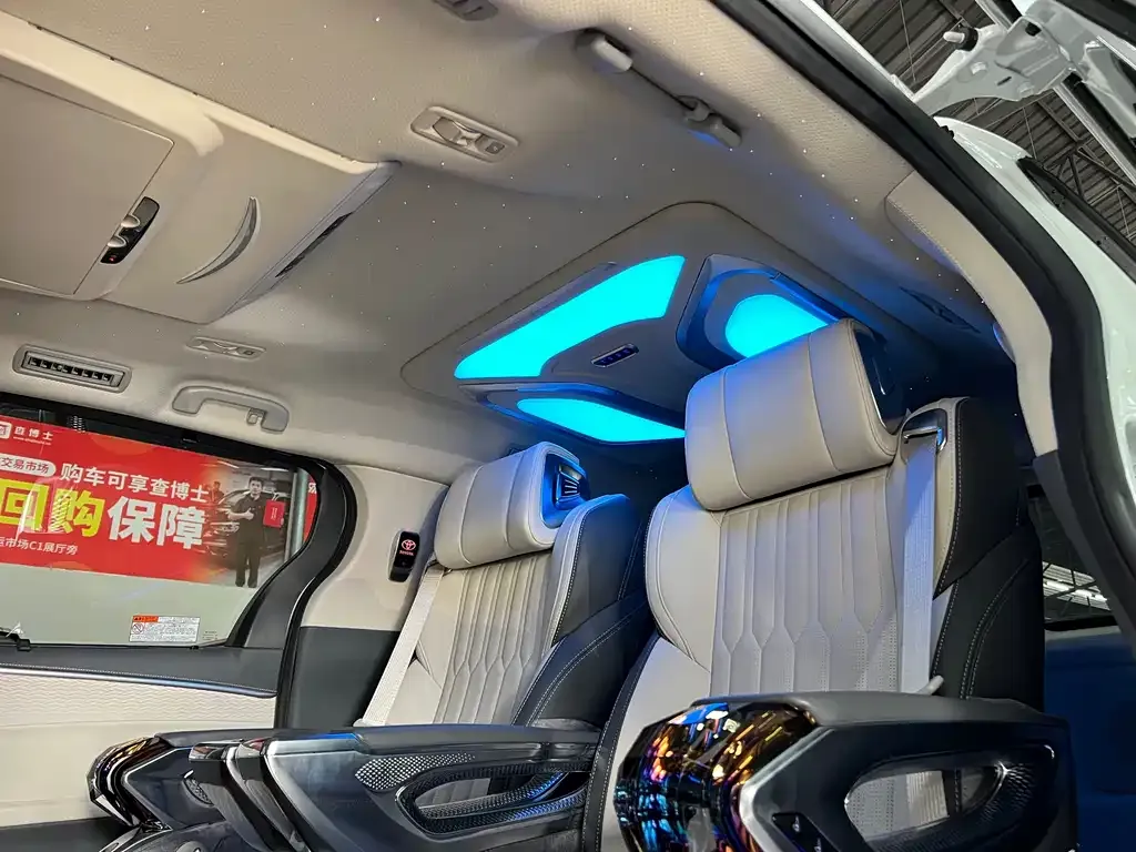 Toyota Sienna 2023 из CN, фото 2