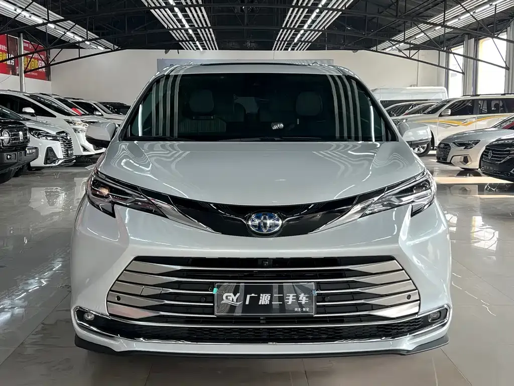 Toyota Sienna 2023 из CN, фото 3