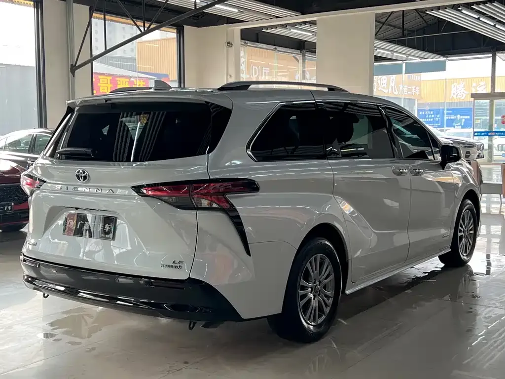 Toyota Sienna 2023 из CN, фото 5