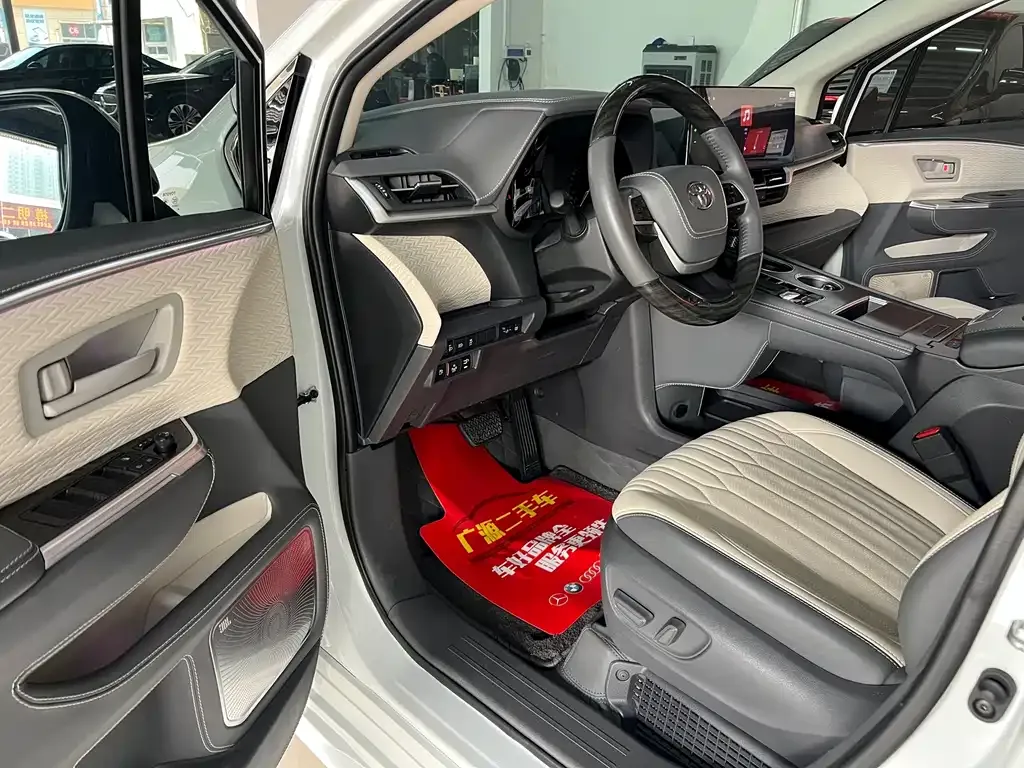 Toyota Sienna 2023 из CN, фото 7