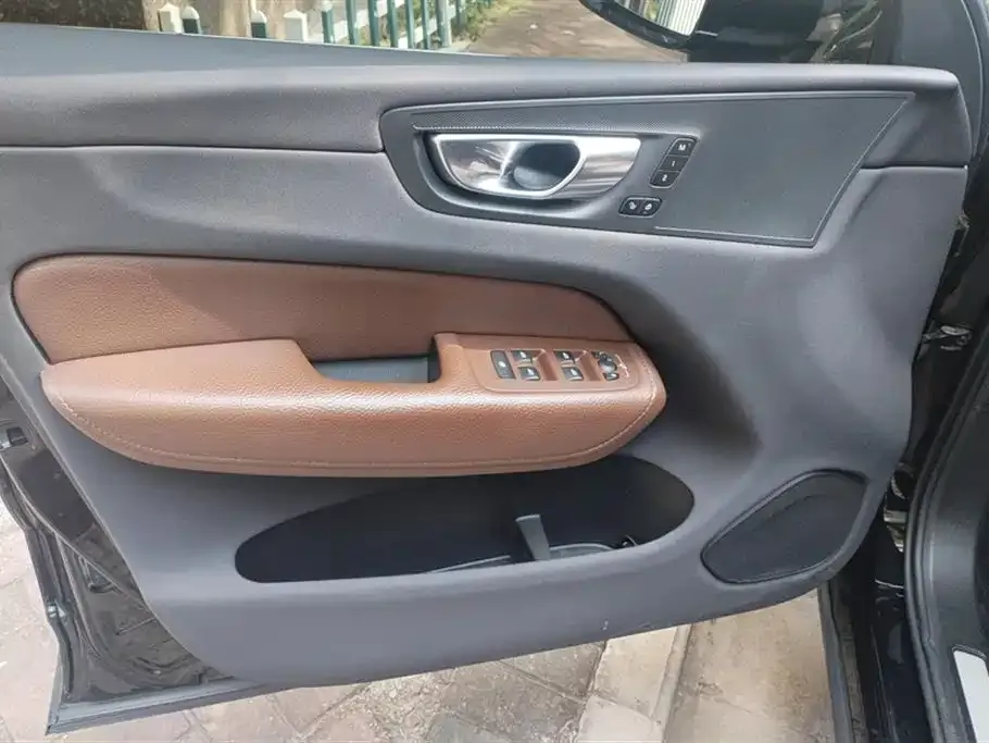 Volvo XC60 2021 из CN, фото 2