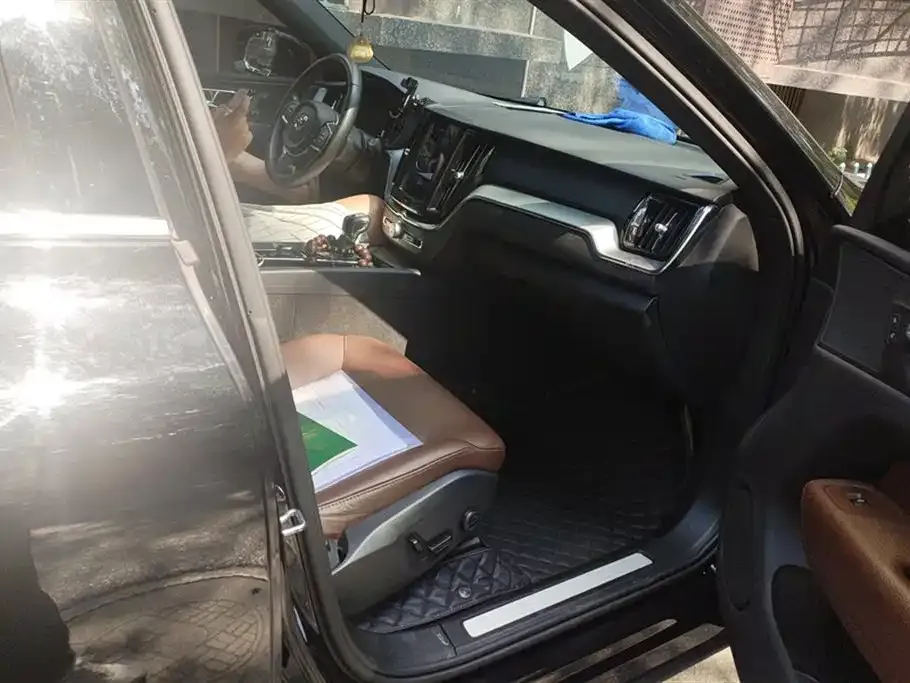 Volvo XC60 2021 из CN, фото 10