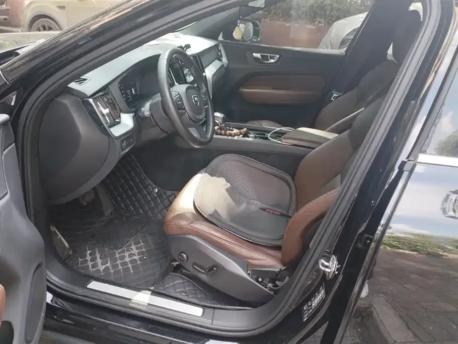 Volvo XC60 2021 из CN, фото 5