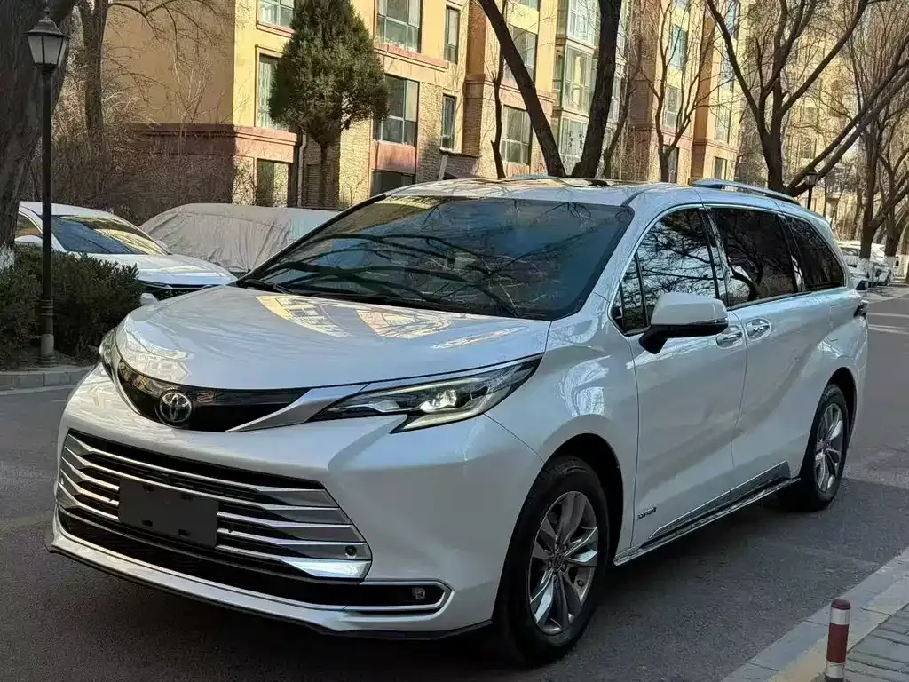 Toyota Sienna 2023 из CN, фото 1