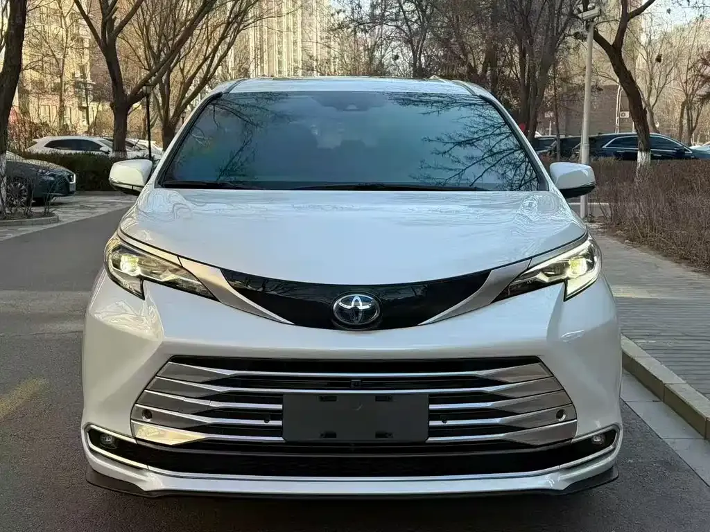 Toyota Sienna 2023 из CN, фото 6