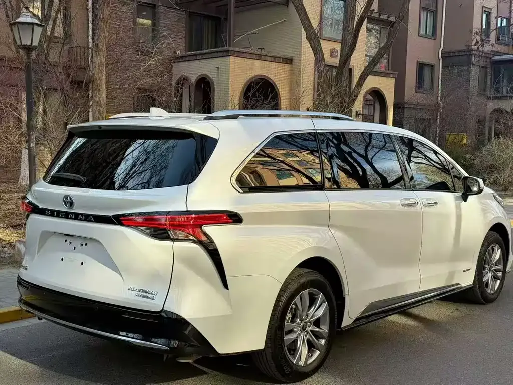 Toyota Sienna 2023 из CN, фото 5