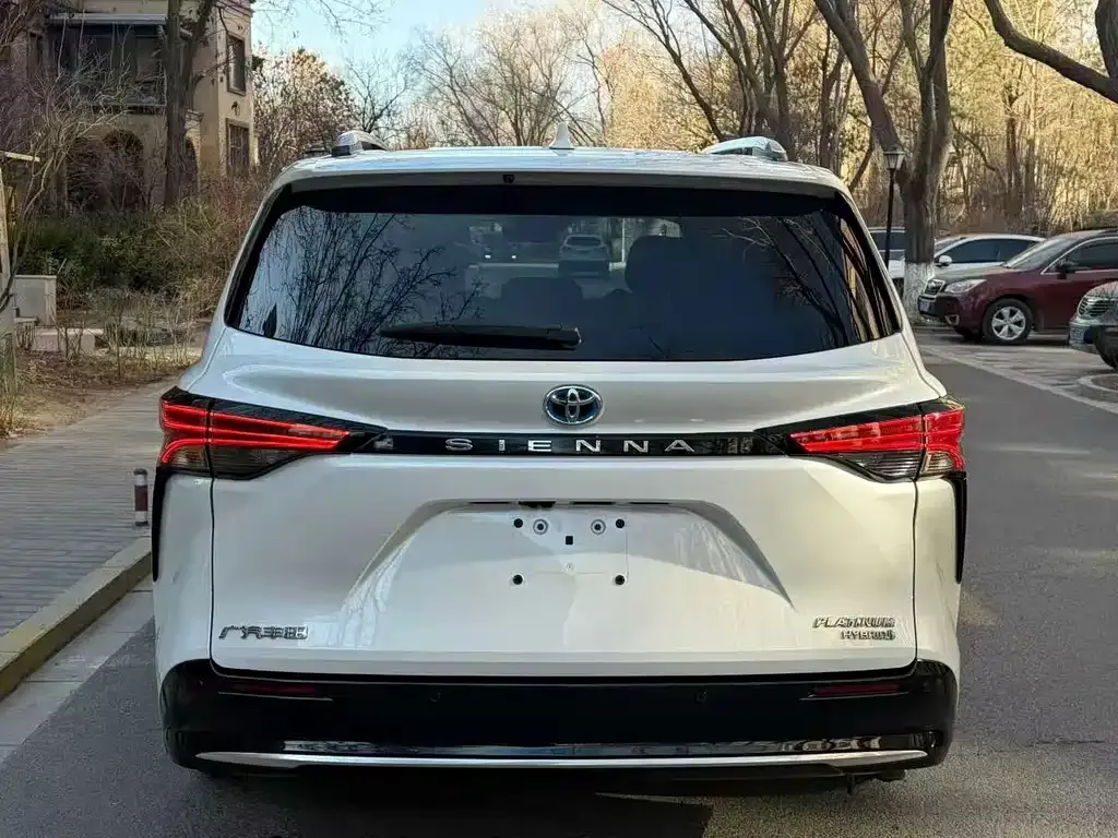 Toyota Sienna 2023 из CN, фото 8