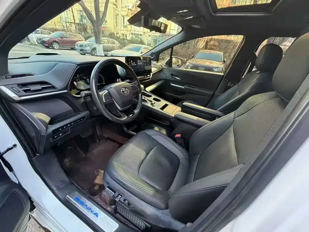 Toyota Sienna 2023 из CN, фото 3
