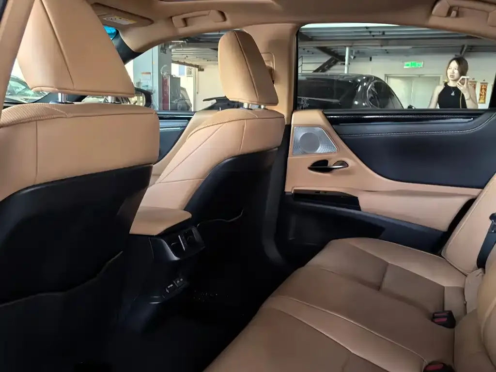 Lexus ES 2024 из CN, фото 6