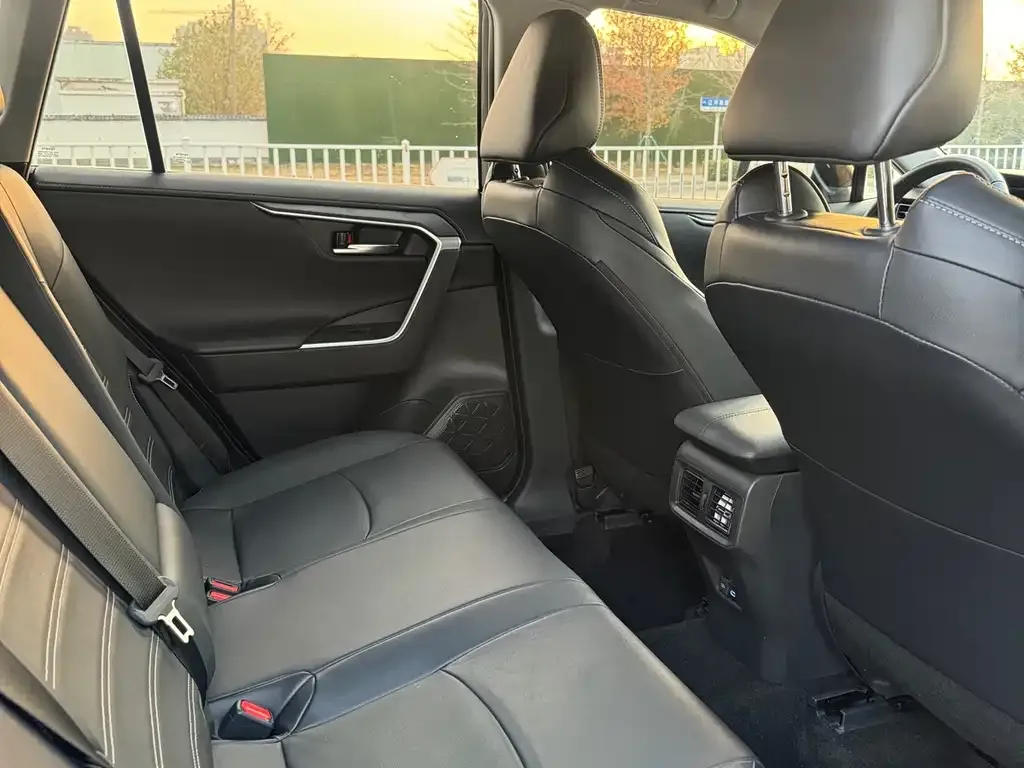 Toyota Wildlander 2022 из CN, фото 9