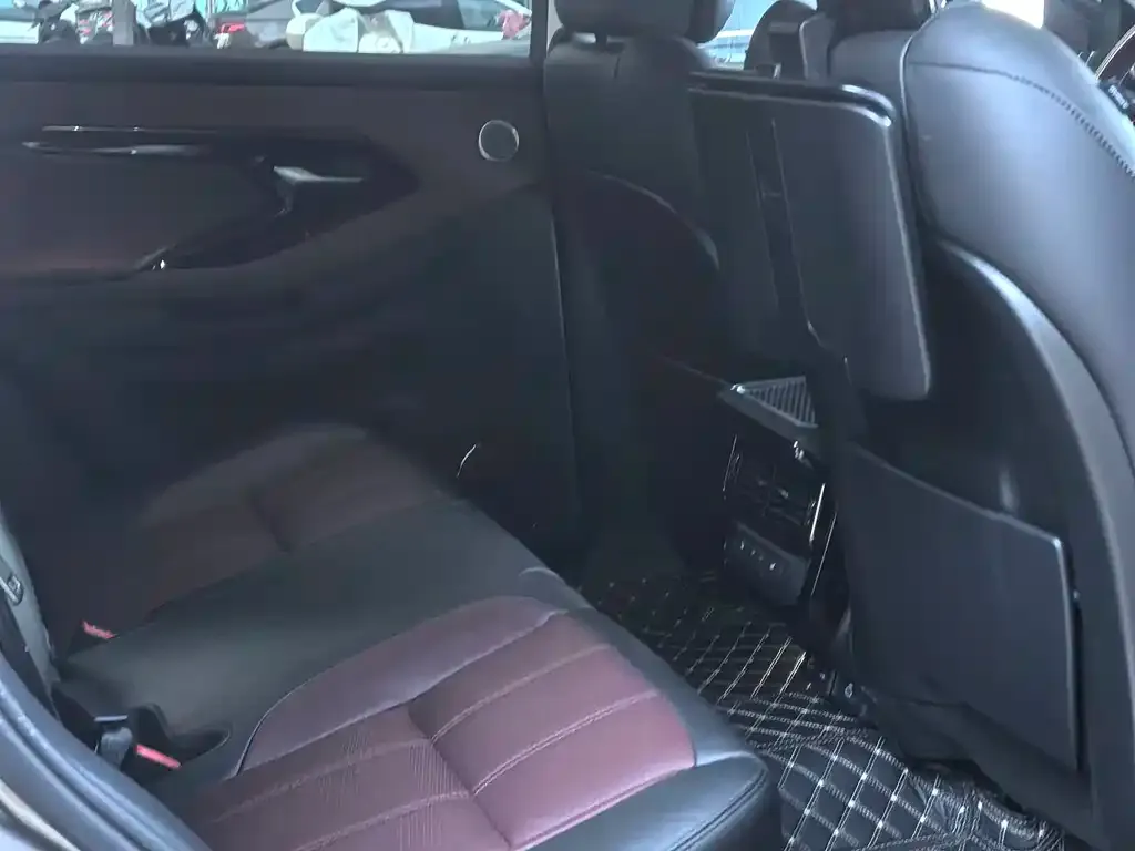 Land Rover Evoque 2024 из CN, фото 3