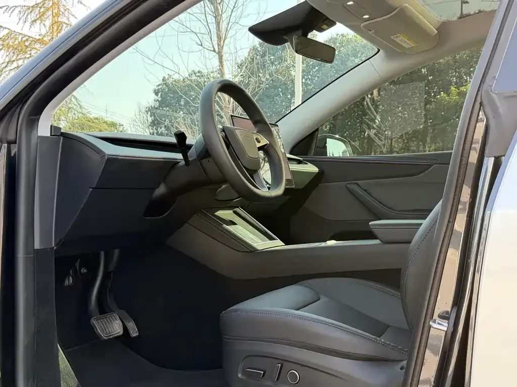 Tesla Model Y 2025 из CN, фото 4