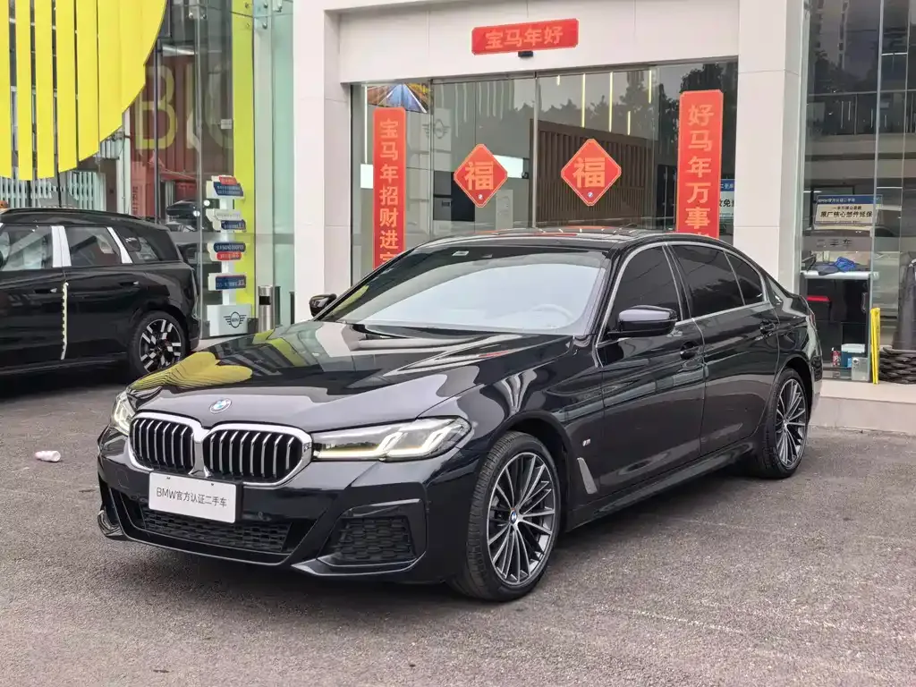 BMW 5 Series — фото 1