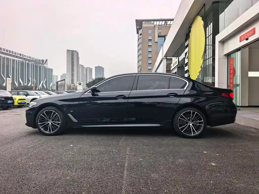 BMW 5 Series — фото 4