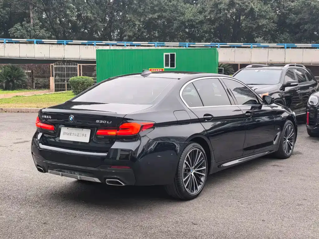 BMW 5 Series — фото 10