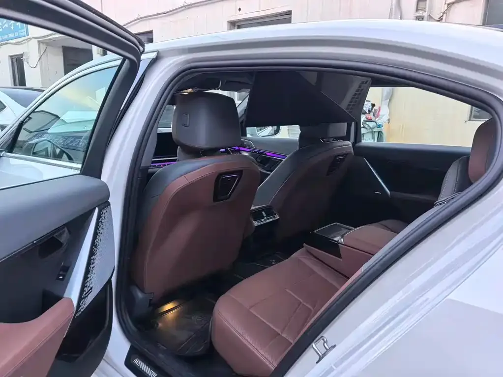BMW i5 2025 из CN, фото 2