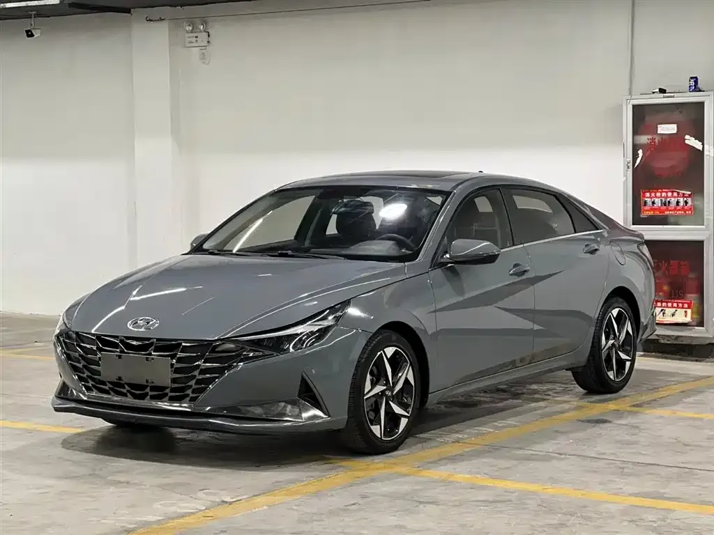Hyundai Elantra — фото 1