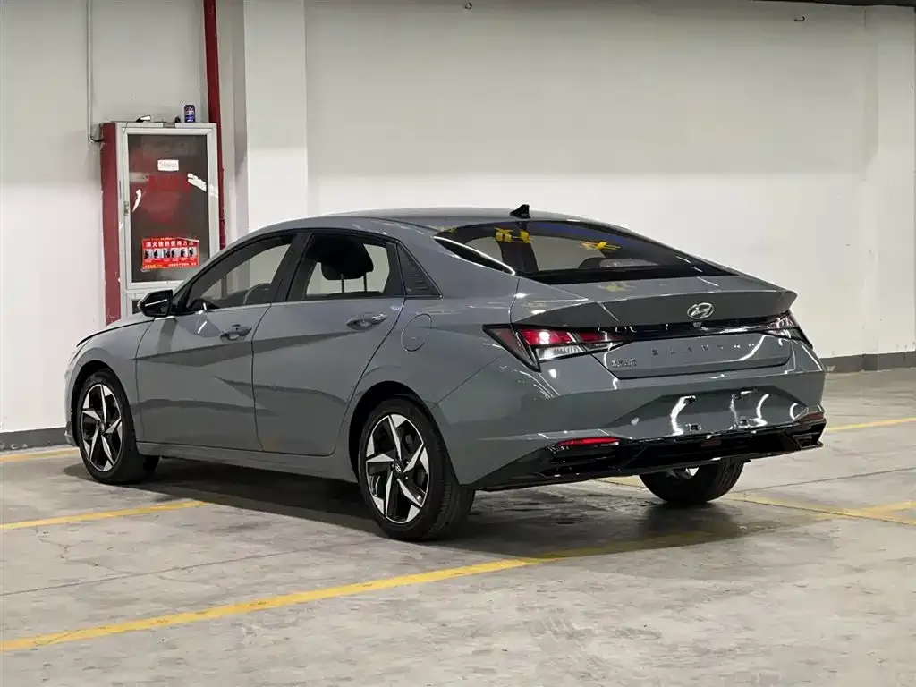 Hyundai Elantra — фото 3