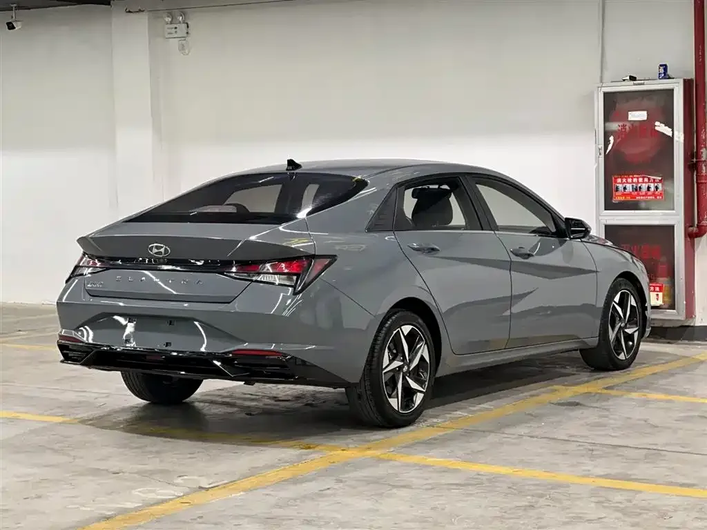 Hyundai Elantra — фото 7