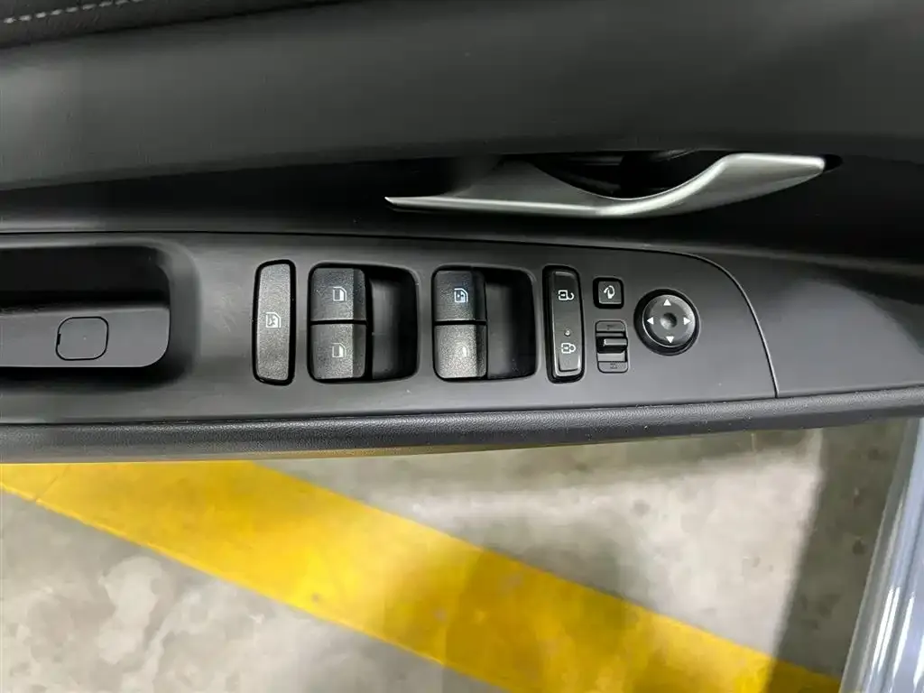 Hyundai Elantra — фото 10