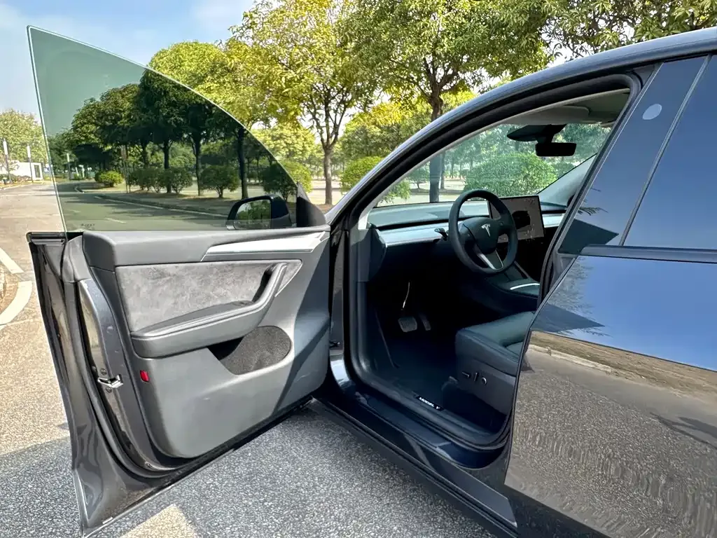 Tesla Model Y 2024 из CN, фото 3