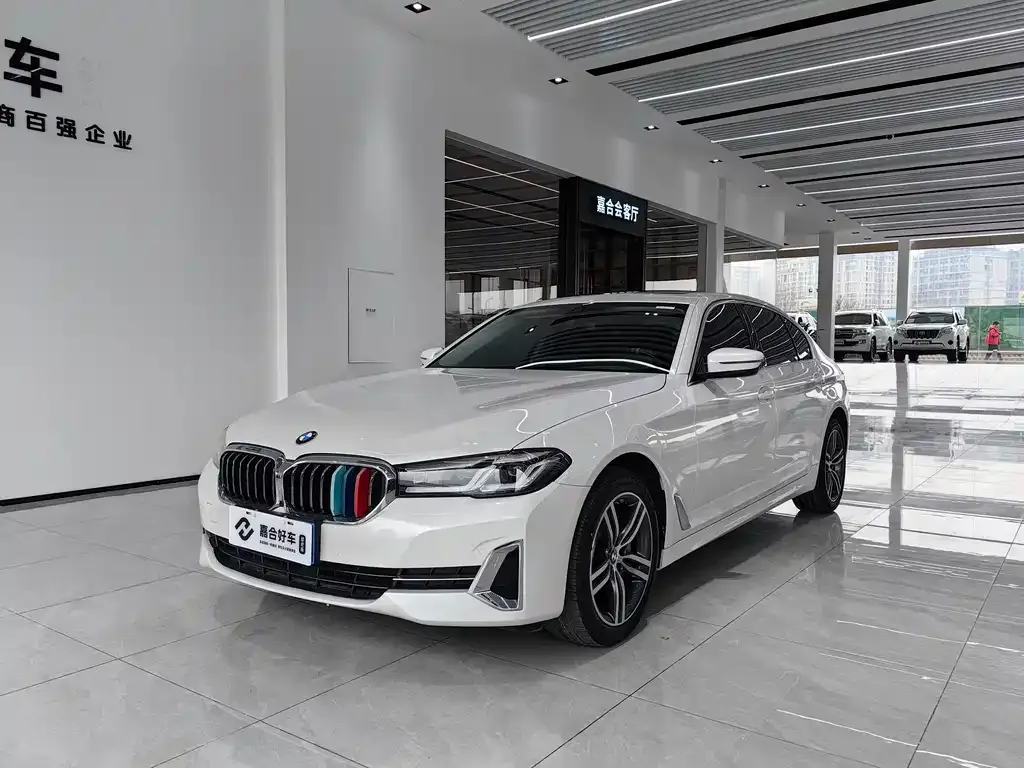 BMW 5 Series — фото 1