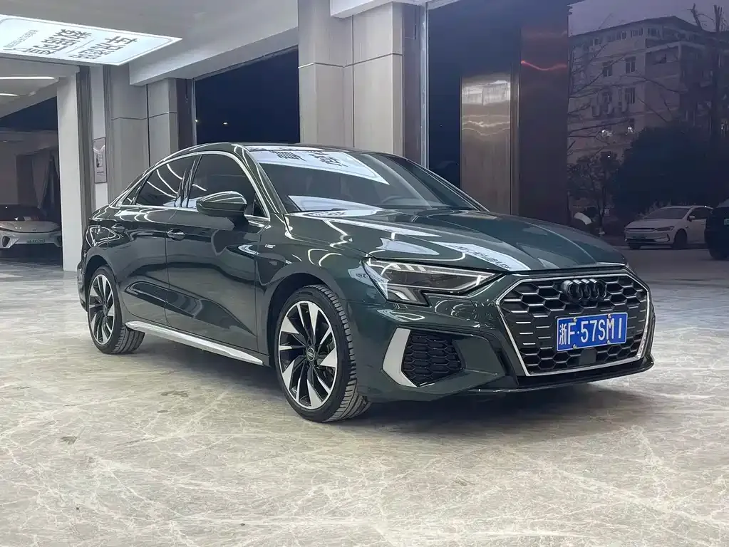Audi A3 2023 из CN, фото 2