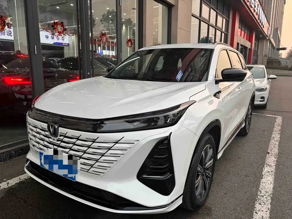 Changan CS75PLUS — фото 1