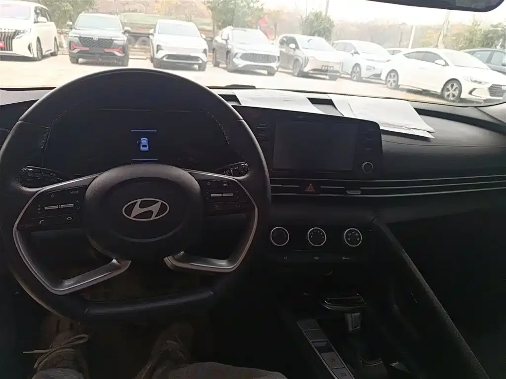Hyundai Elantra — фото 10