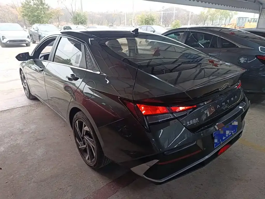 Hyundai Elantra — фото 7